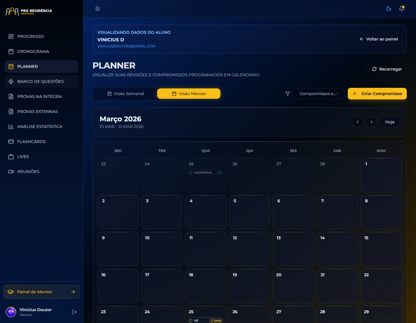 O mesmo planner no modo escuro, com os compromissos marcados em âmbar sobre o calendário