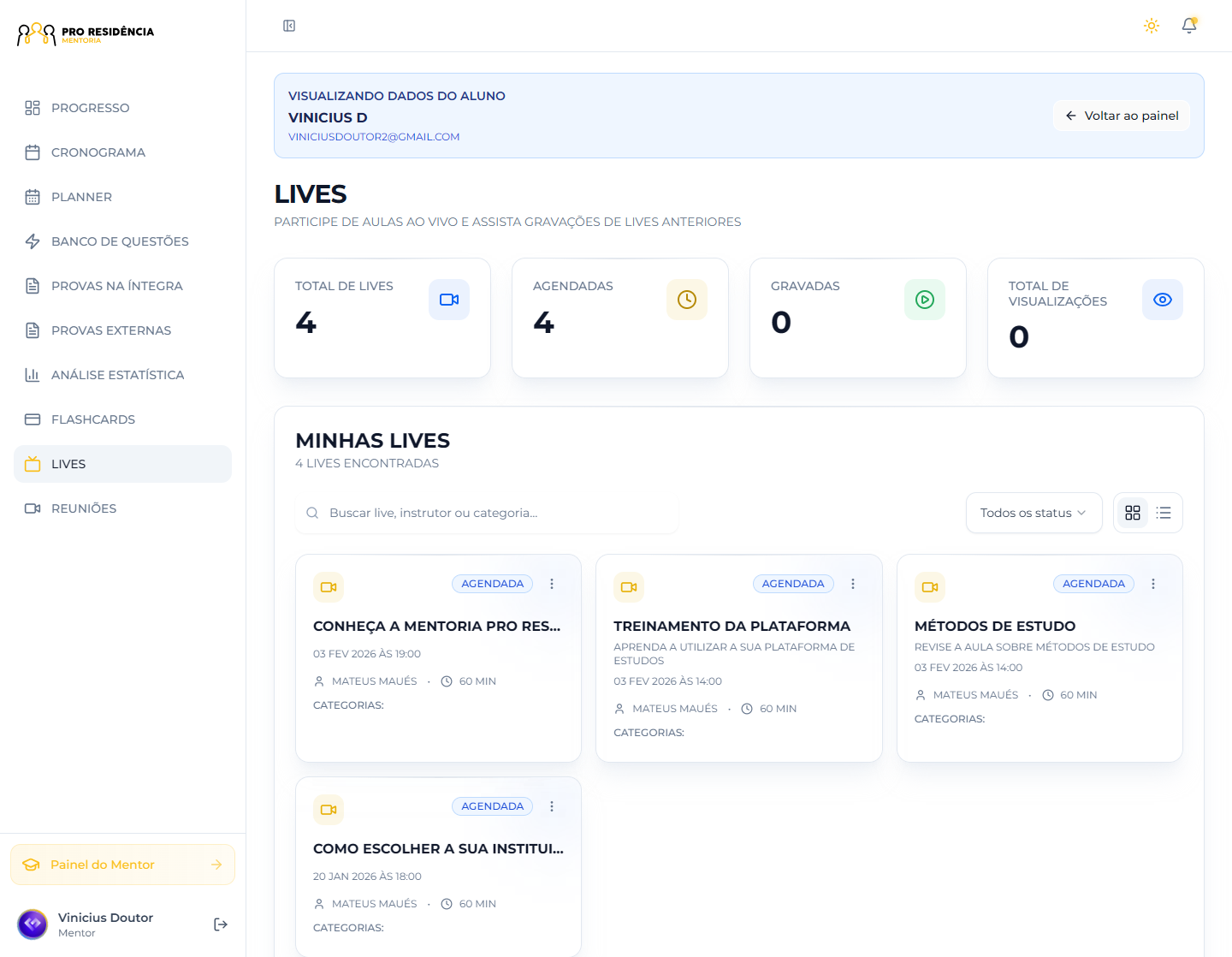 Tela de lives no modo claro, com as aulas ao vivo agendadas e o instrutor de cada uma